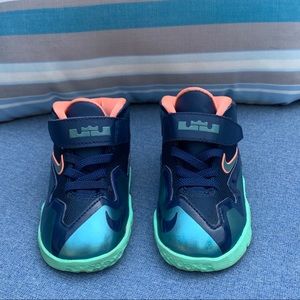 Lebron Nike Sz 6C Baby Sneakers